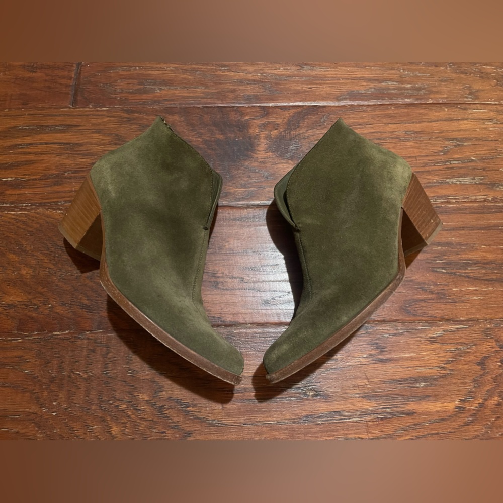 VINCE Havana Front Slit Block Heel Ankle Bootie Rare Sage Color Size 36